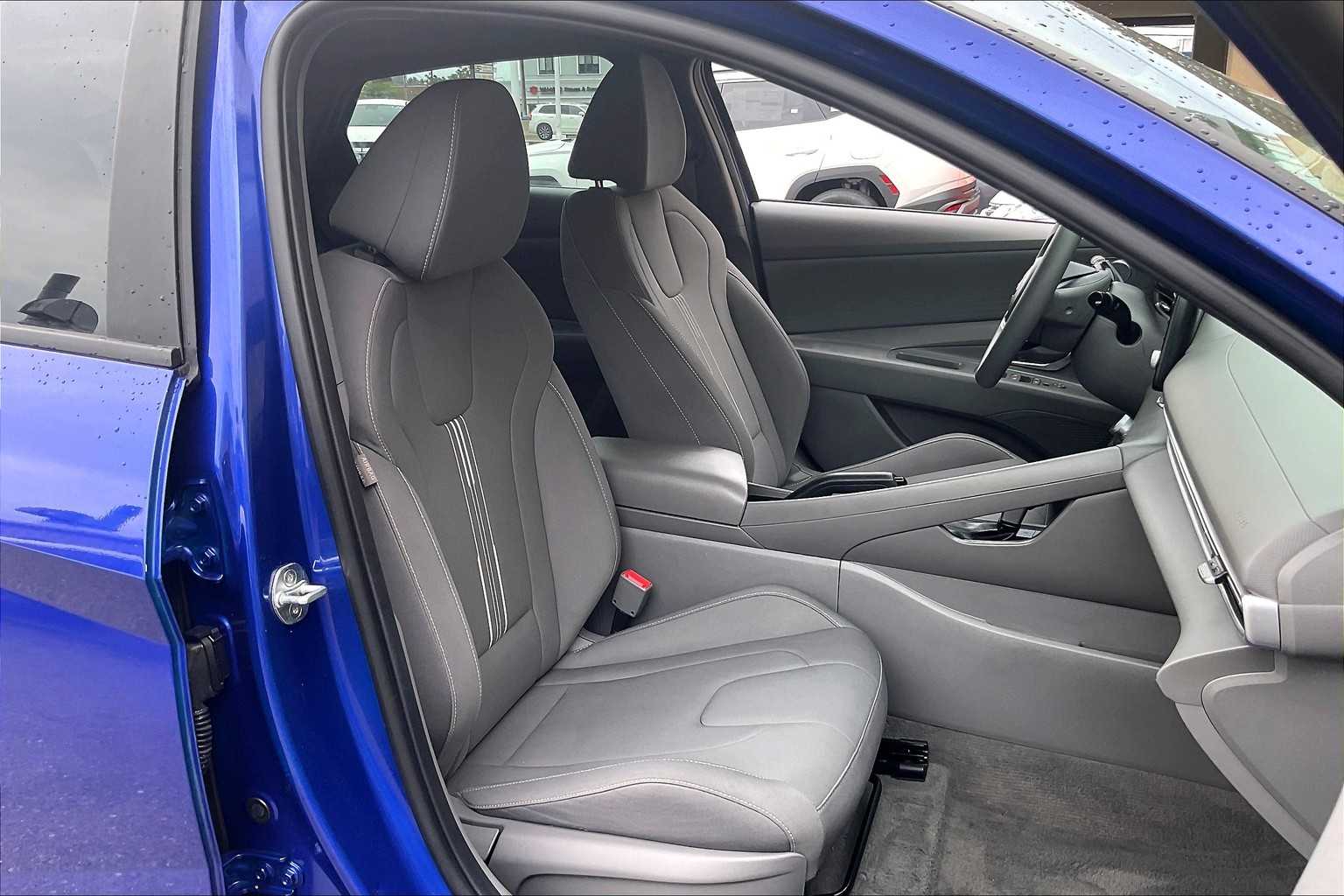 2022 Hyundai Elantra SEL - Photo 11