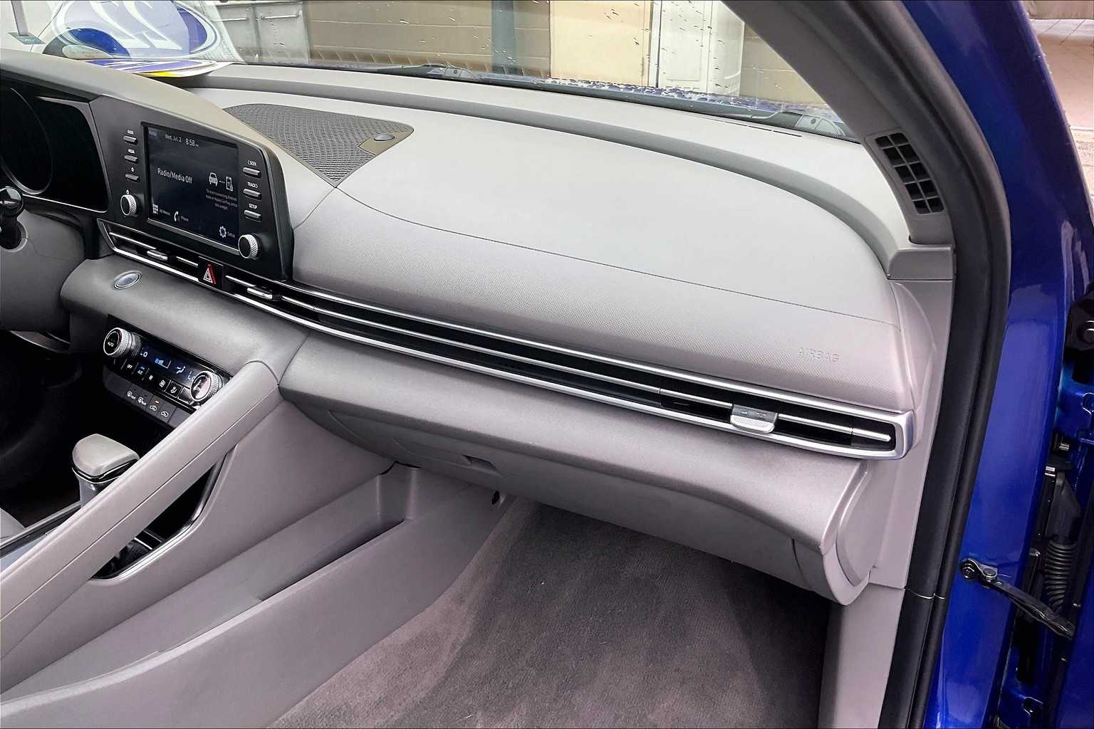 2022 Hyundai Elantra SEL - Photo 13