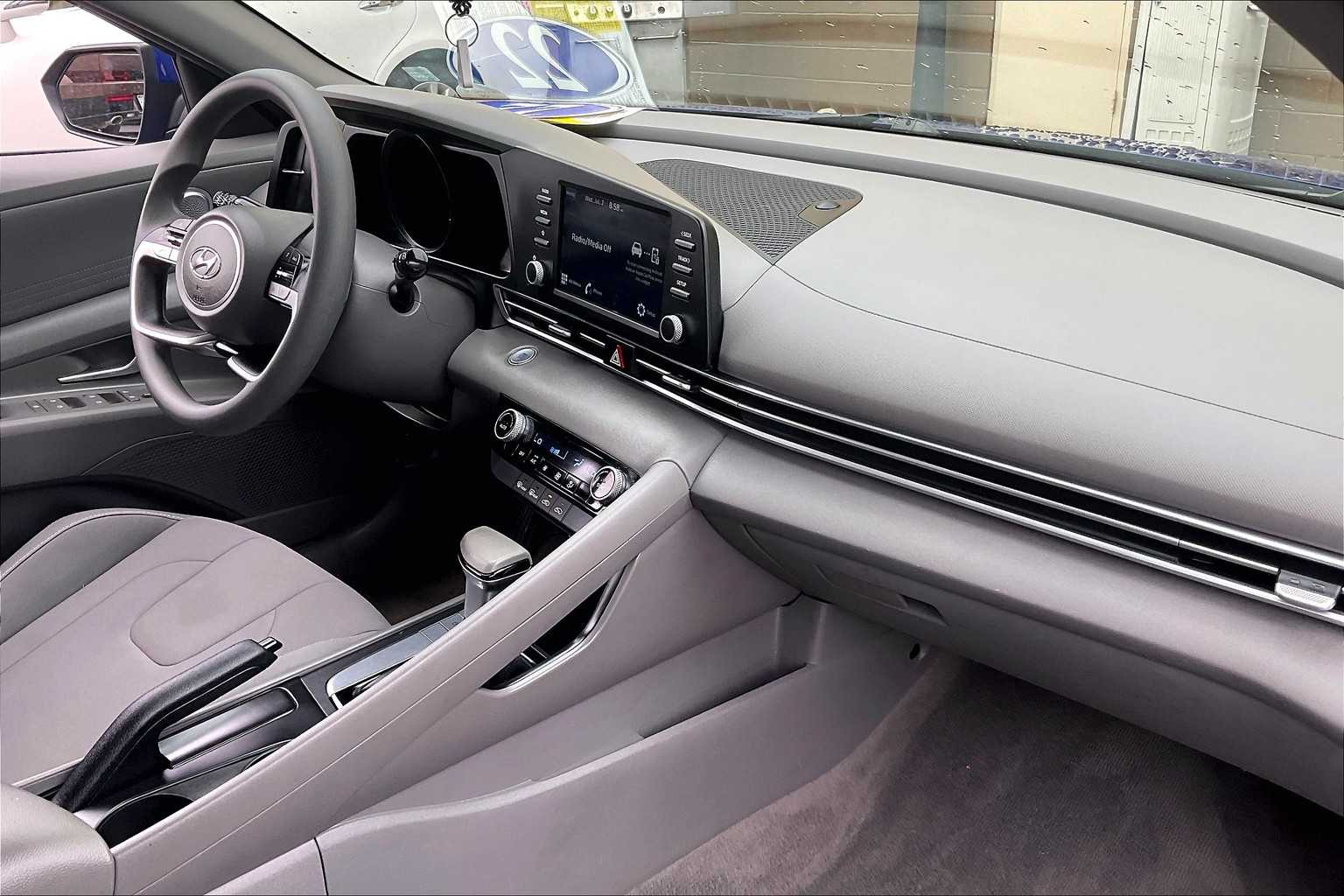 2022 Hyundai Elantra SEL - Photo 14