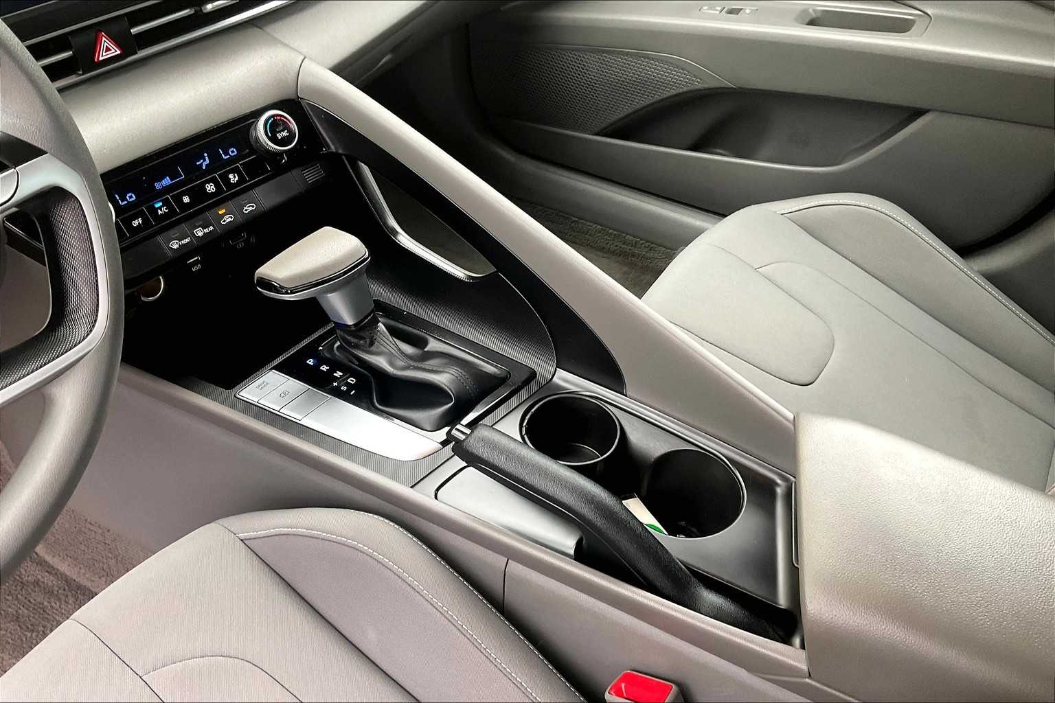2022 Hyundai Elantra SEL - Photo 20