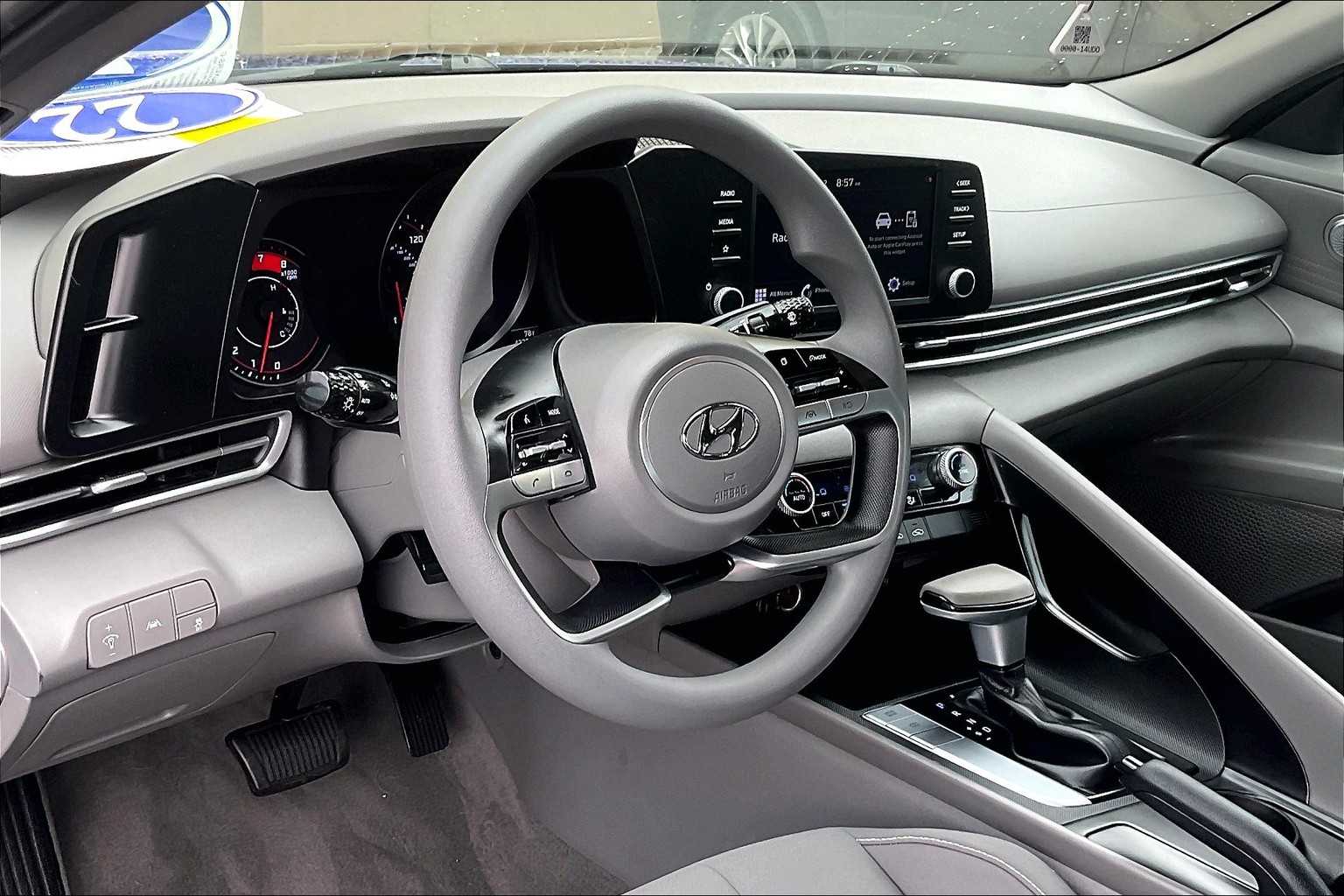 2022 Hyundai Elantra SEL - Photo 8