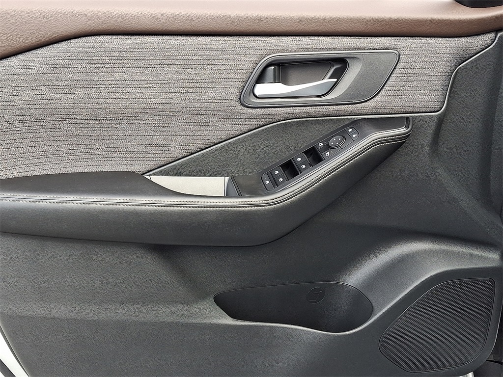 2022 Nissan Rogue SV - Photo 13