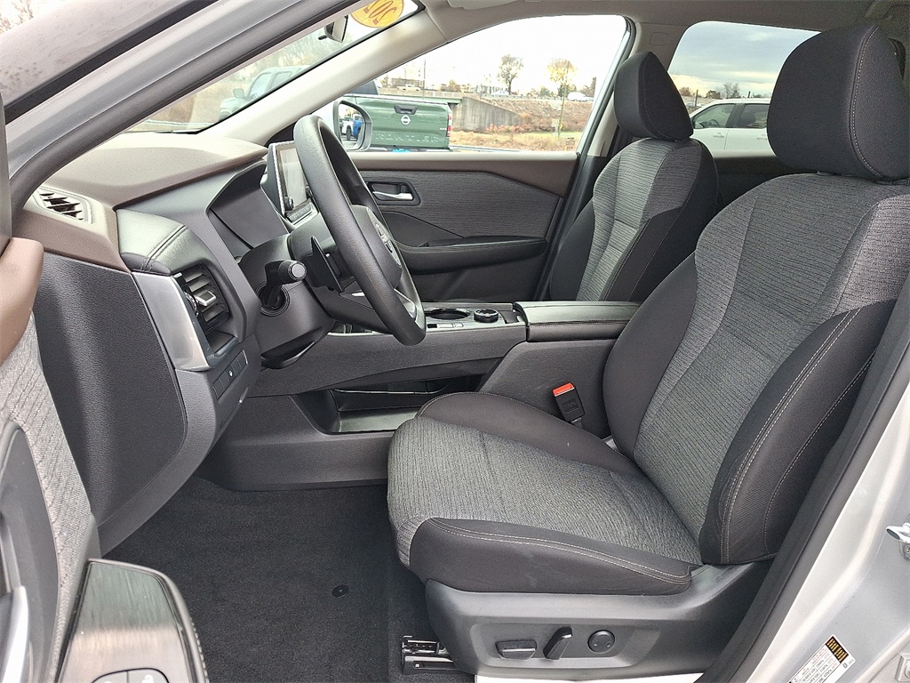 2022 Nissan Rogue SV - Photo 14