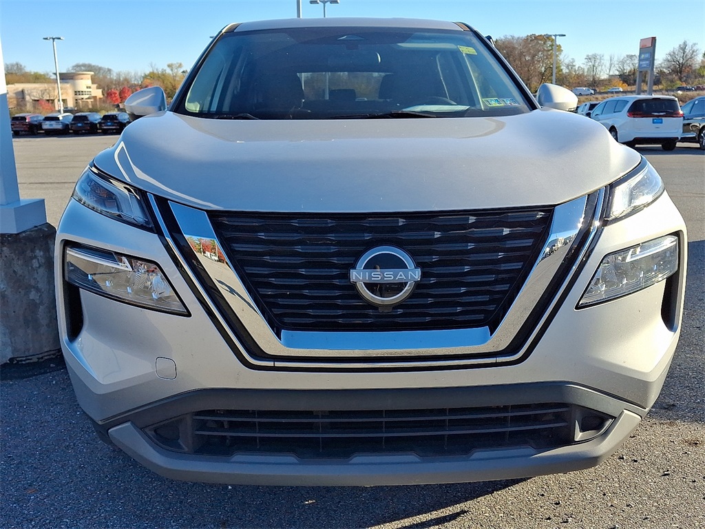 2022 Nissan Rogue SV - Photo 2