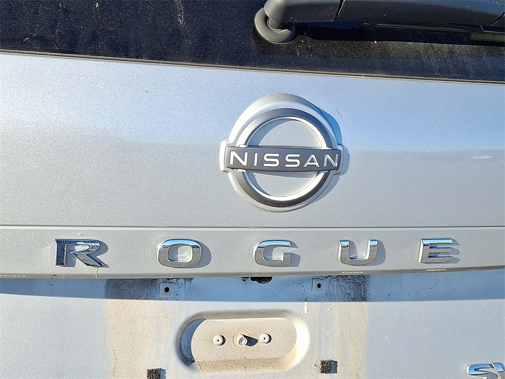 2022 Nissan Rogue SV - Photo 9