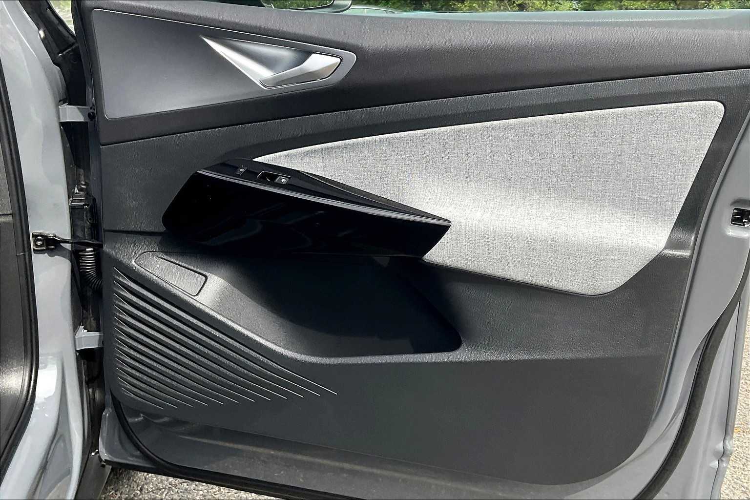 2023 Volkswagen ID.4 Pro - Photo 12