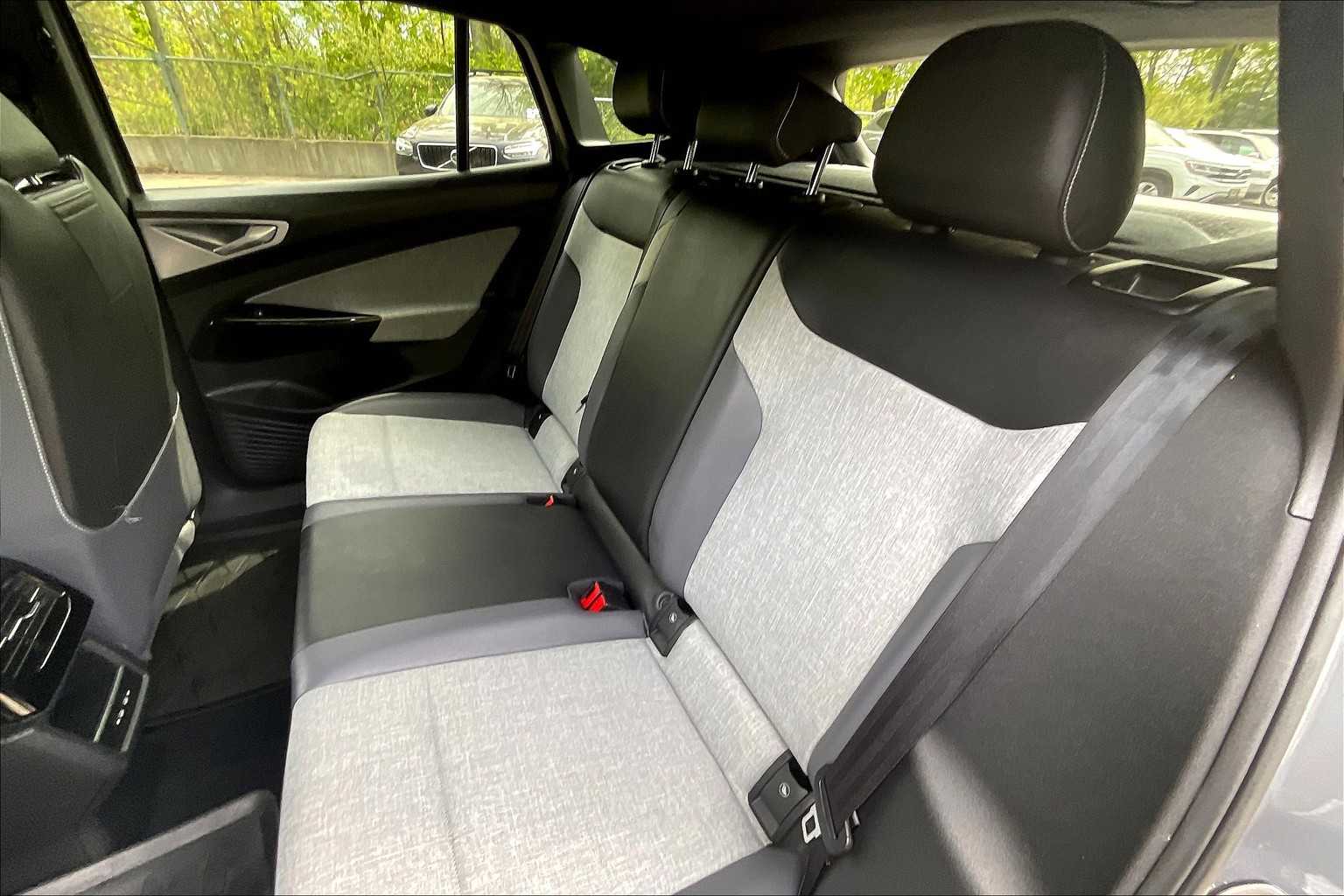 2023 Volkswagen ID.4 Pro - Photo 15