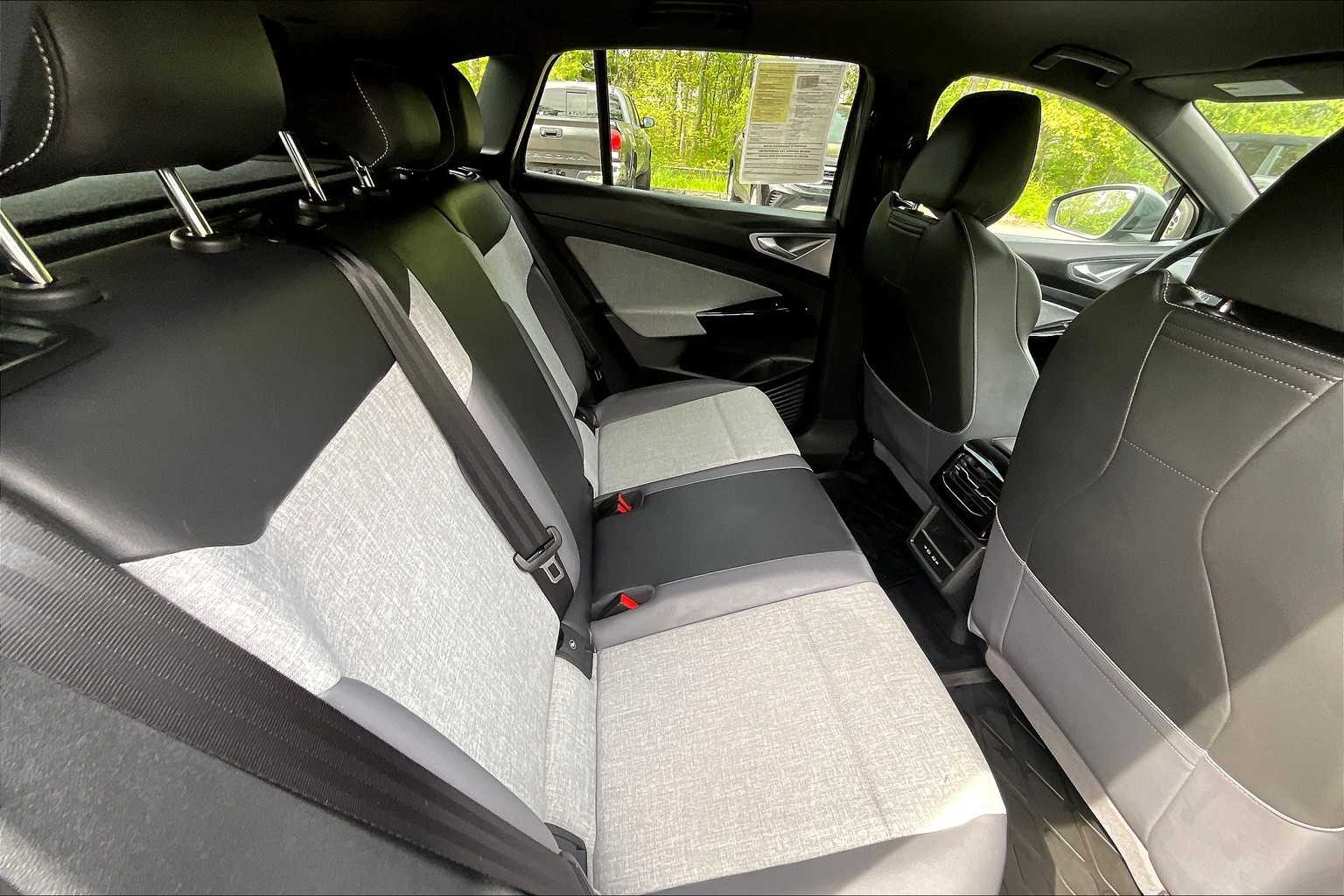 2023 Volkswagen ID.4 Pro - Photo 16
