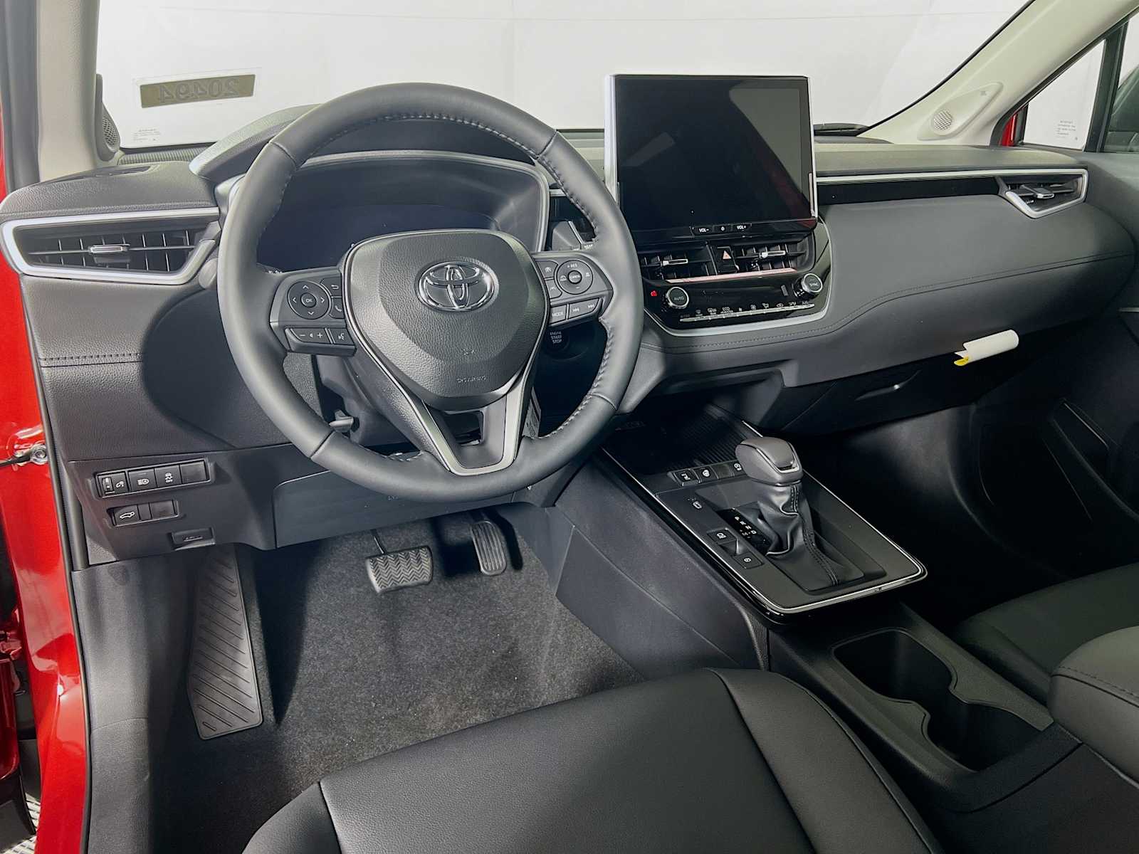 2026 Toyota Corolla Cross XLE - Photo 6
