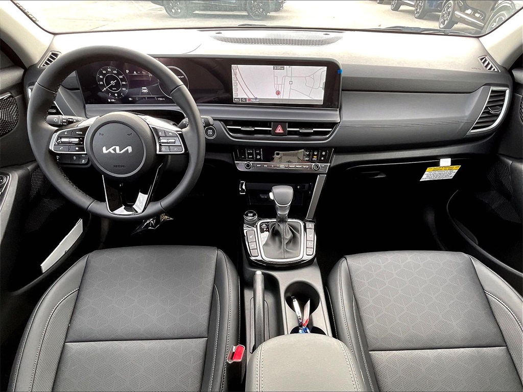 2026 Kia Seltos EX - Photo 12