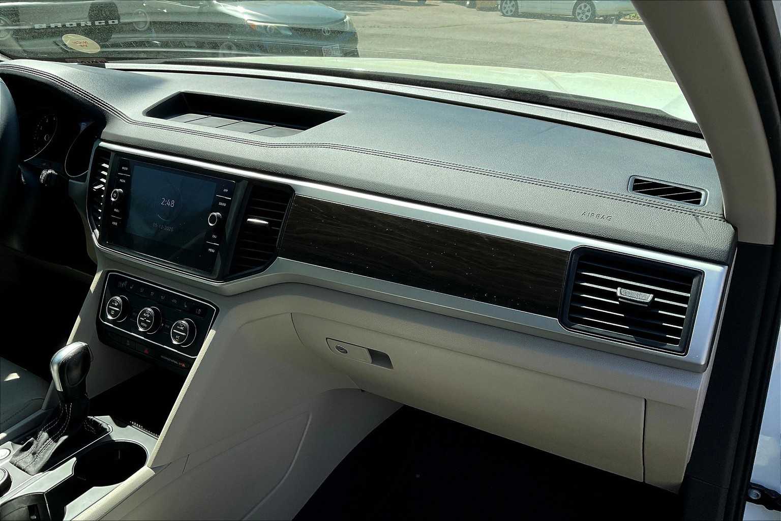 2021 Volkswagen Atlas 3.6L V6 SE w/Technology - Photo 13