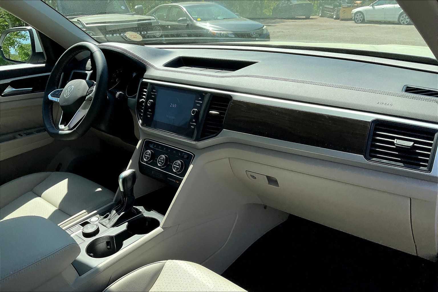 2021 Volkswagen Atlas 3.6L V6 SE w/Technology - Photo 14