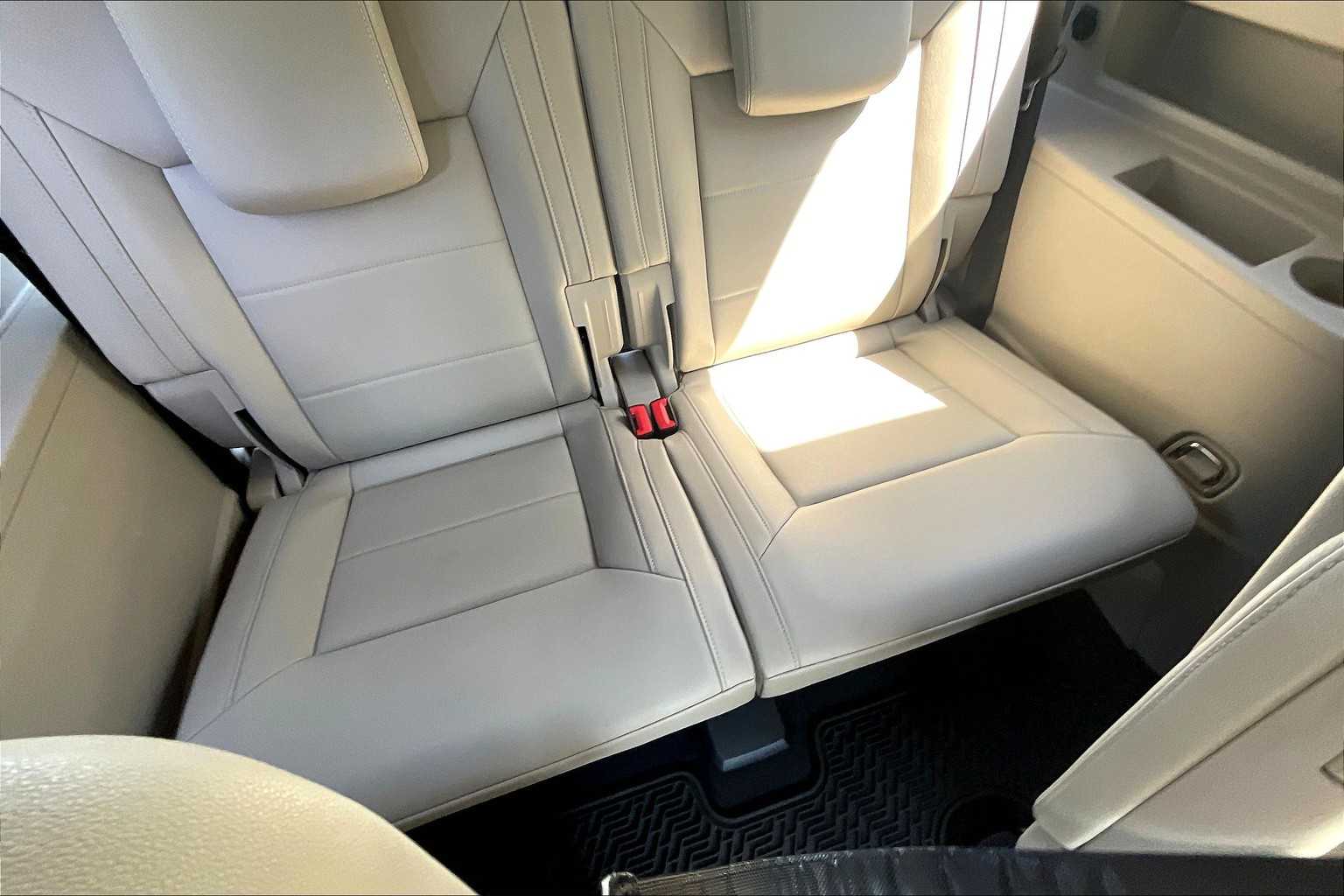 2021 Volkswagen Atlas 3.6L V6 SE w/Technology - Photo 17