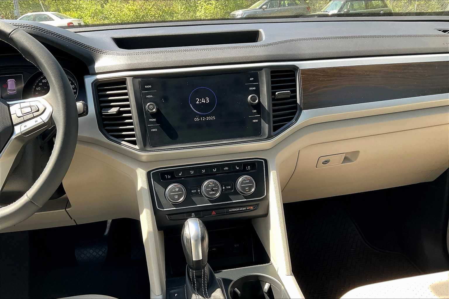 2021 Volkswagen Atlas 3.6L V6 SE w/Technology - Photo 19