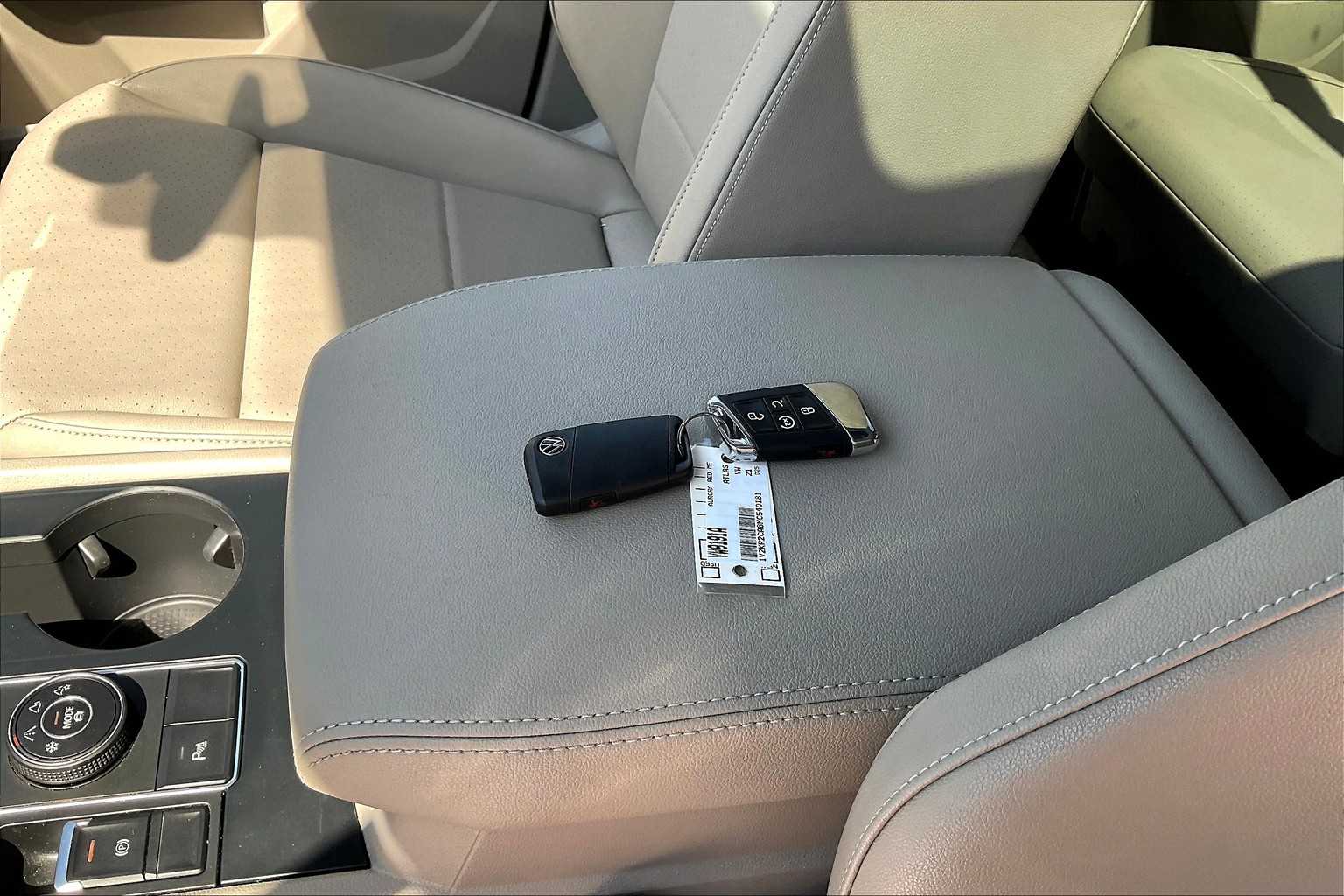 2021 Volkswagen Atlas 3.6L V6 SE w/Technology - Photo 32