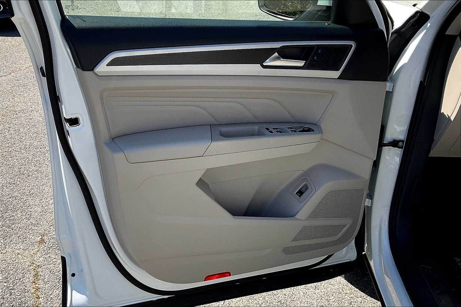 2021 Volkswagen Atlas 3.6L V6 SE w/Technology - Photo 9