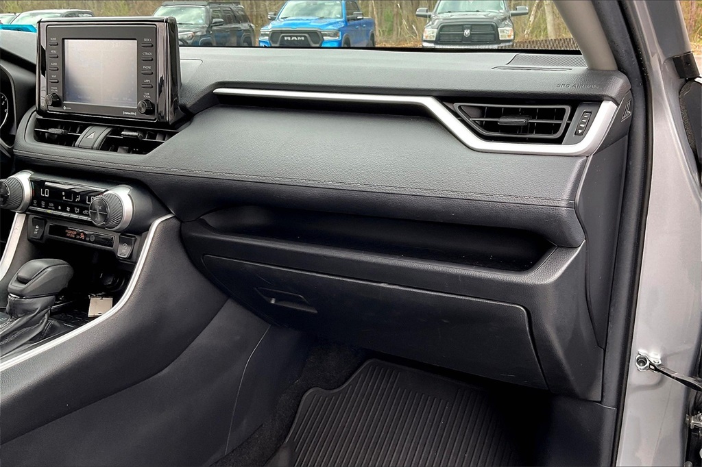 2021 Toyota RAV4 XLE - Photo 12