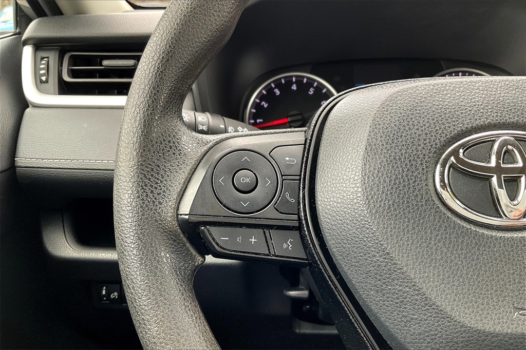 2021 Toyota RAV4 XLE - Photo 22