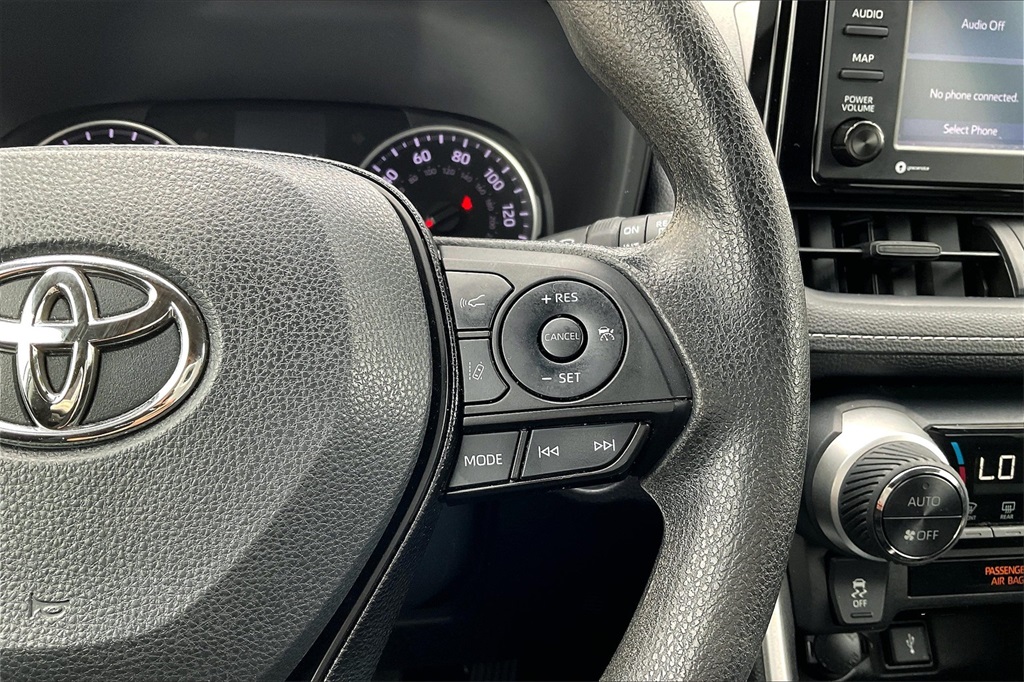 2021 Toyota RAV4 XLE - Photo 23