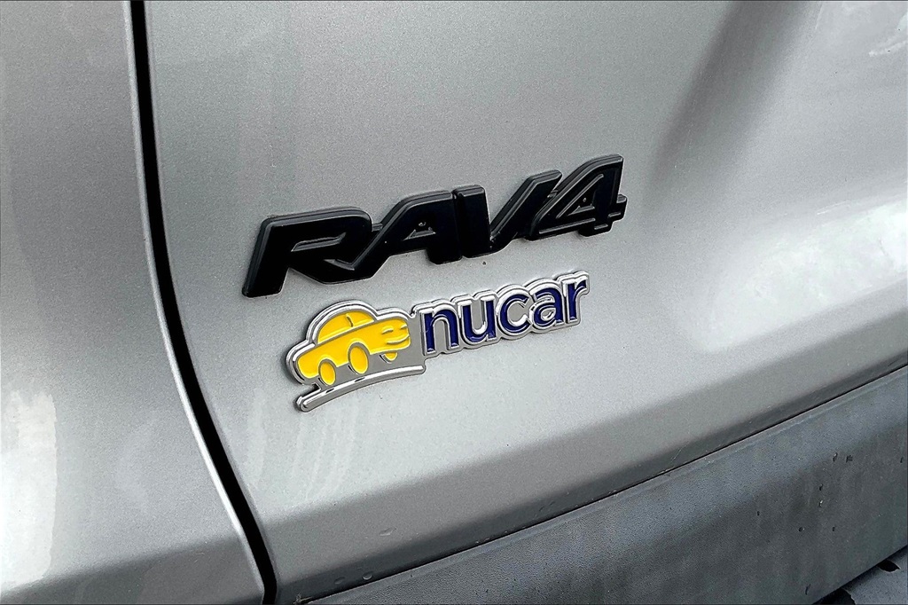 2021 Toyota RAV4 XLE - Photo 26
