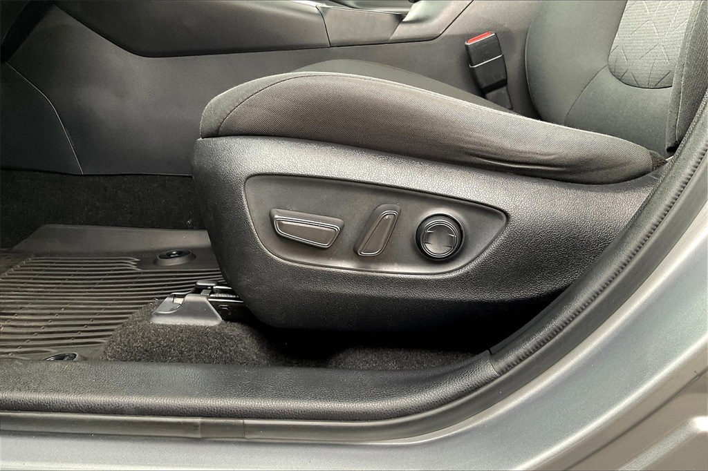 2021 Toyota RAV4 XLE - Photo 27