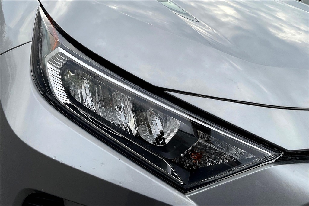 2021 Toyota RAV4 XLE - Photo 29