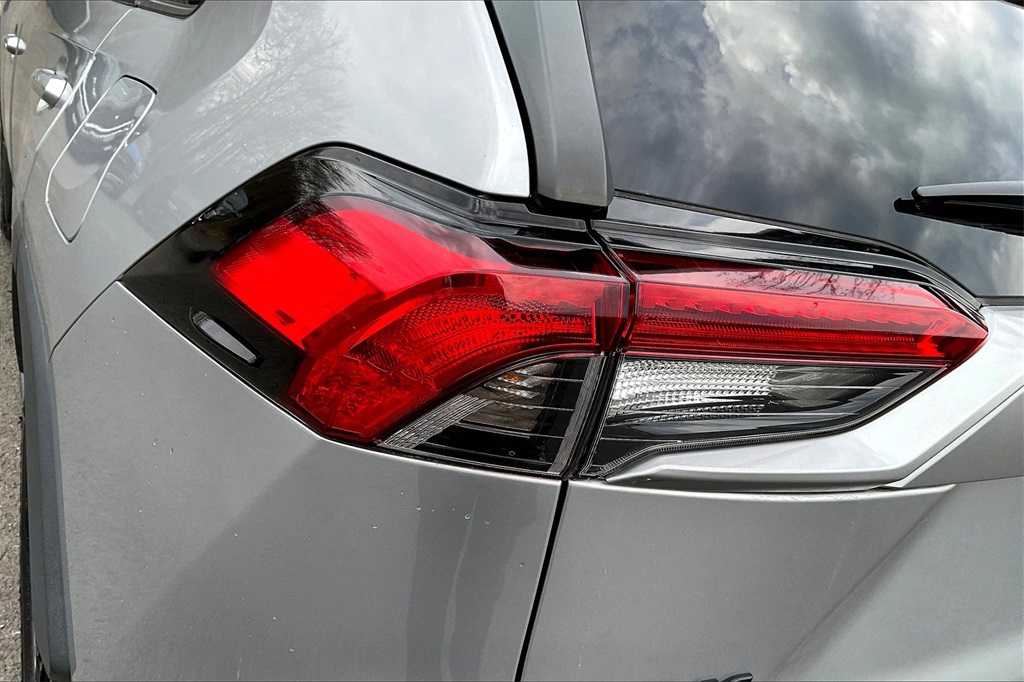 2021 Toyota RAV4 XLE - Photo 30