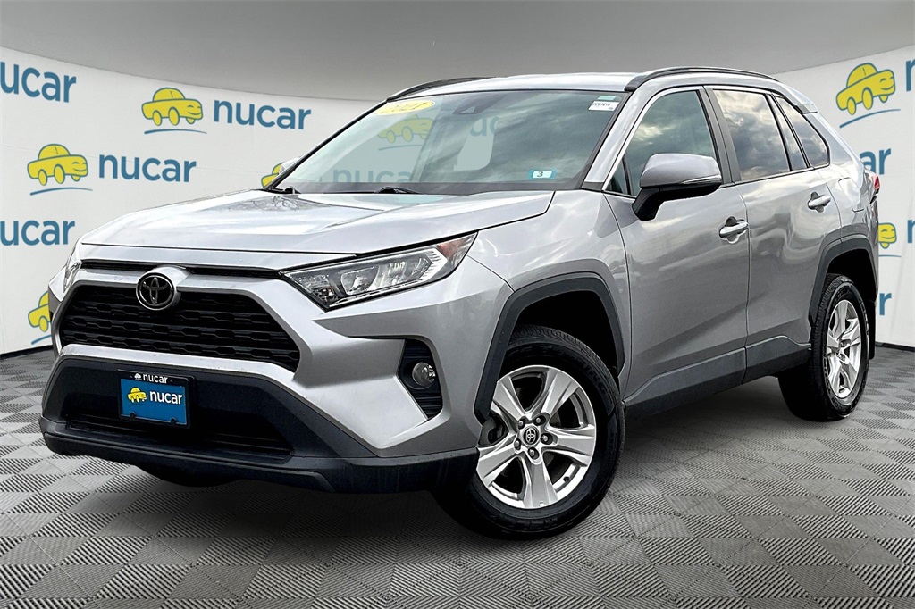 2021 Toyota RAV4 XLE - Photo 3