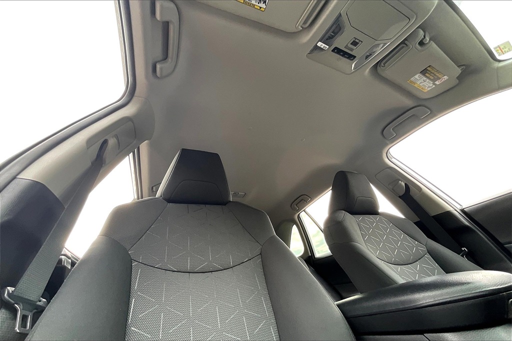 2021 Toyota RAV4 XLE - Photo 7