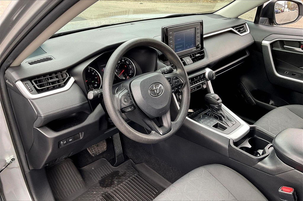 2021 Toyota RAV4 XLE - Photo 8