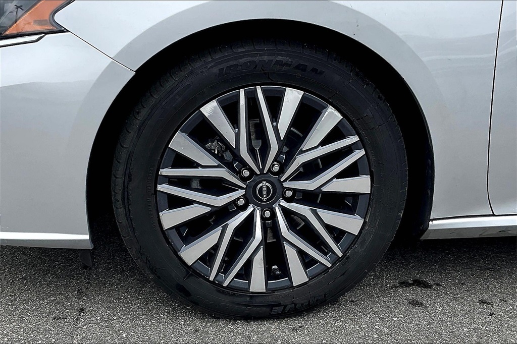 2023 Nissan Altima 2.5 SV - Photo 7