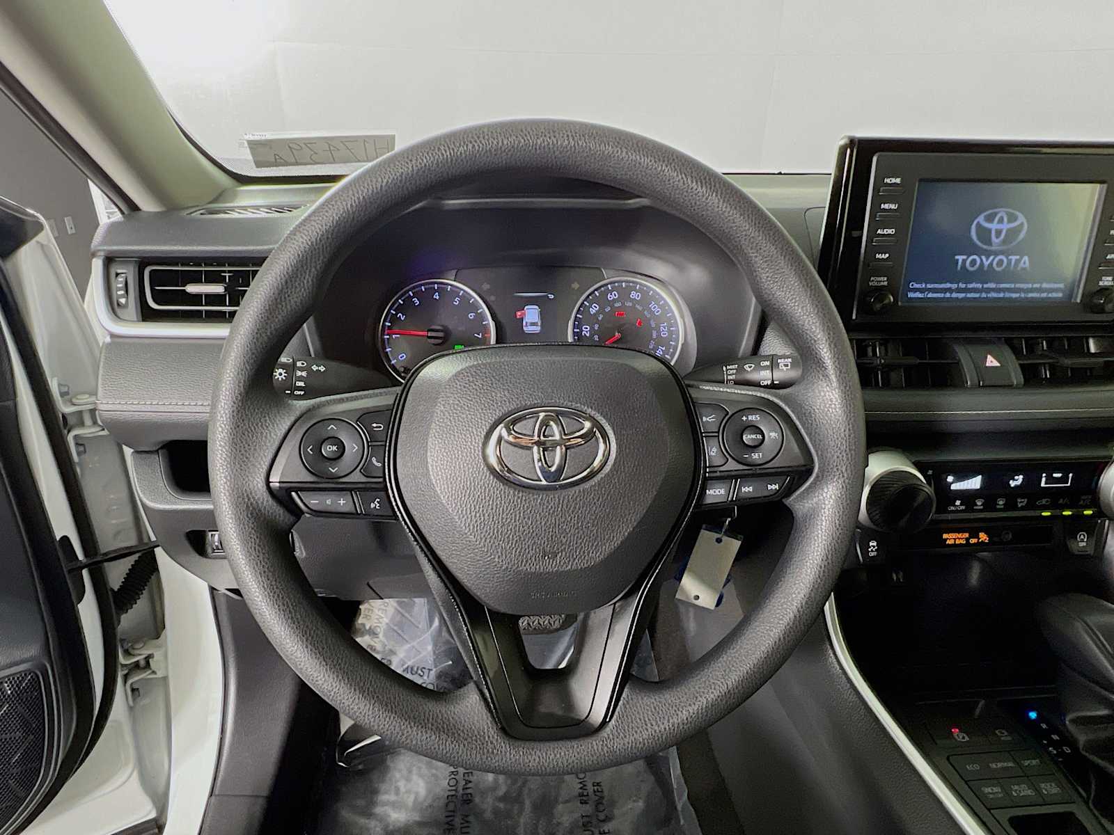 2019 Toyota RAV4 LE - Photo 11