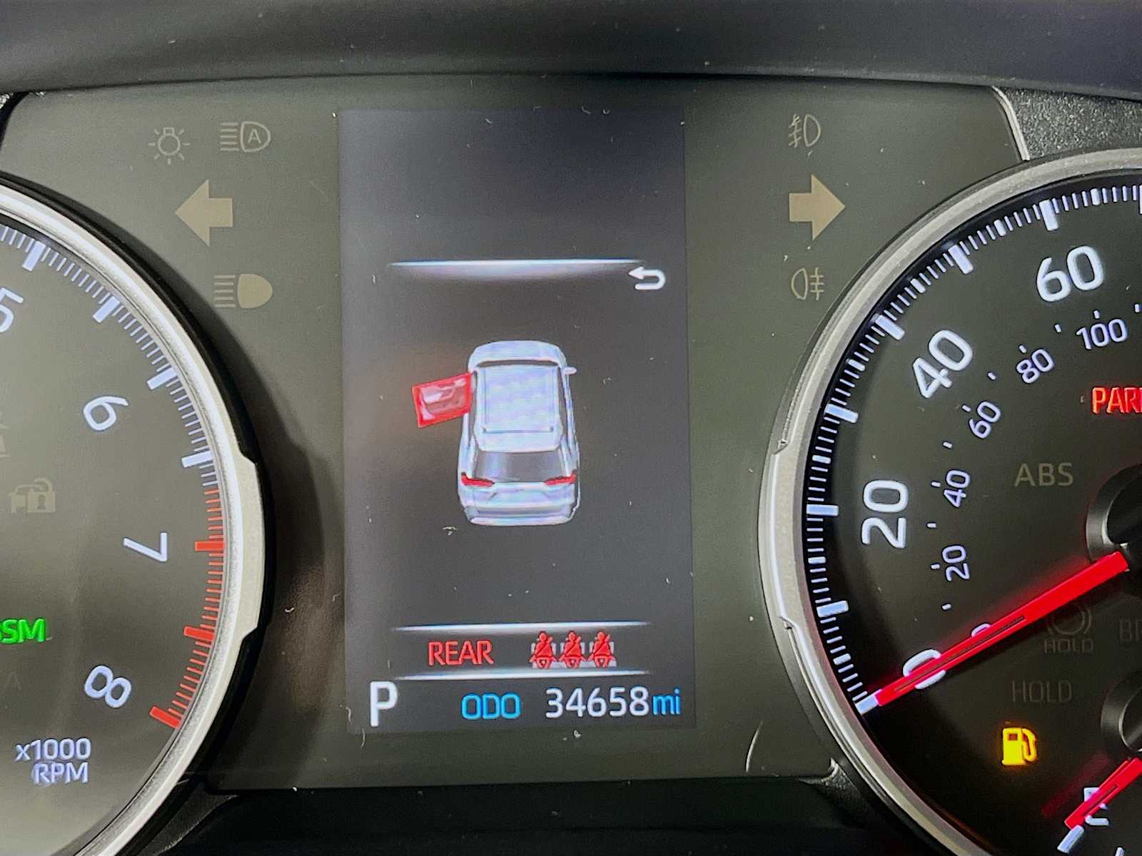 2019 Toyota RAV4 LE - Photo 12