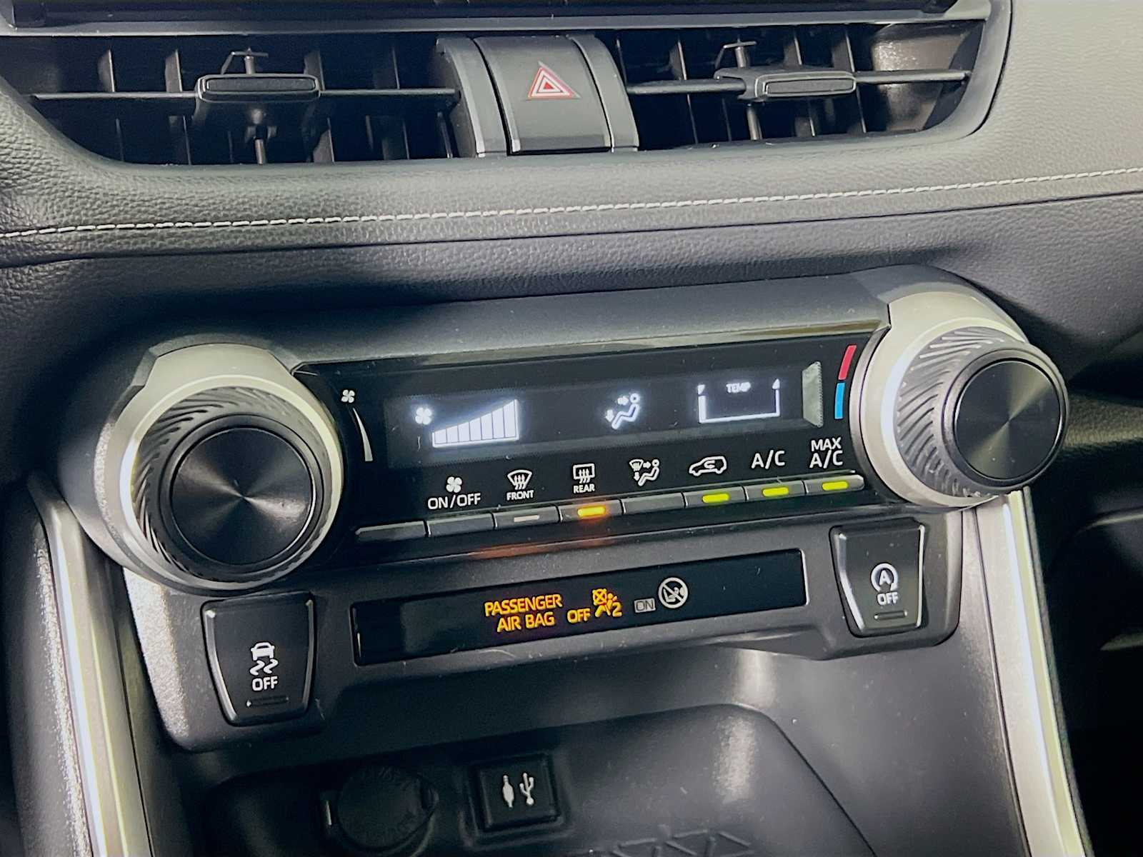 2019 Toyota RAV4 LE - Photo 15