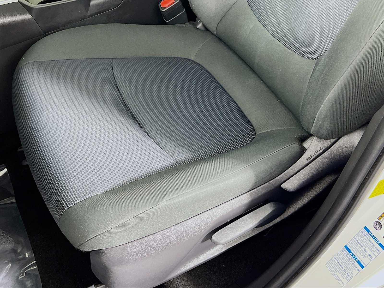 2019 Toyota RAV4 LE - Photo 19