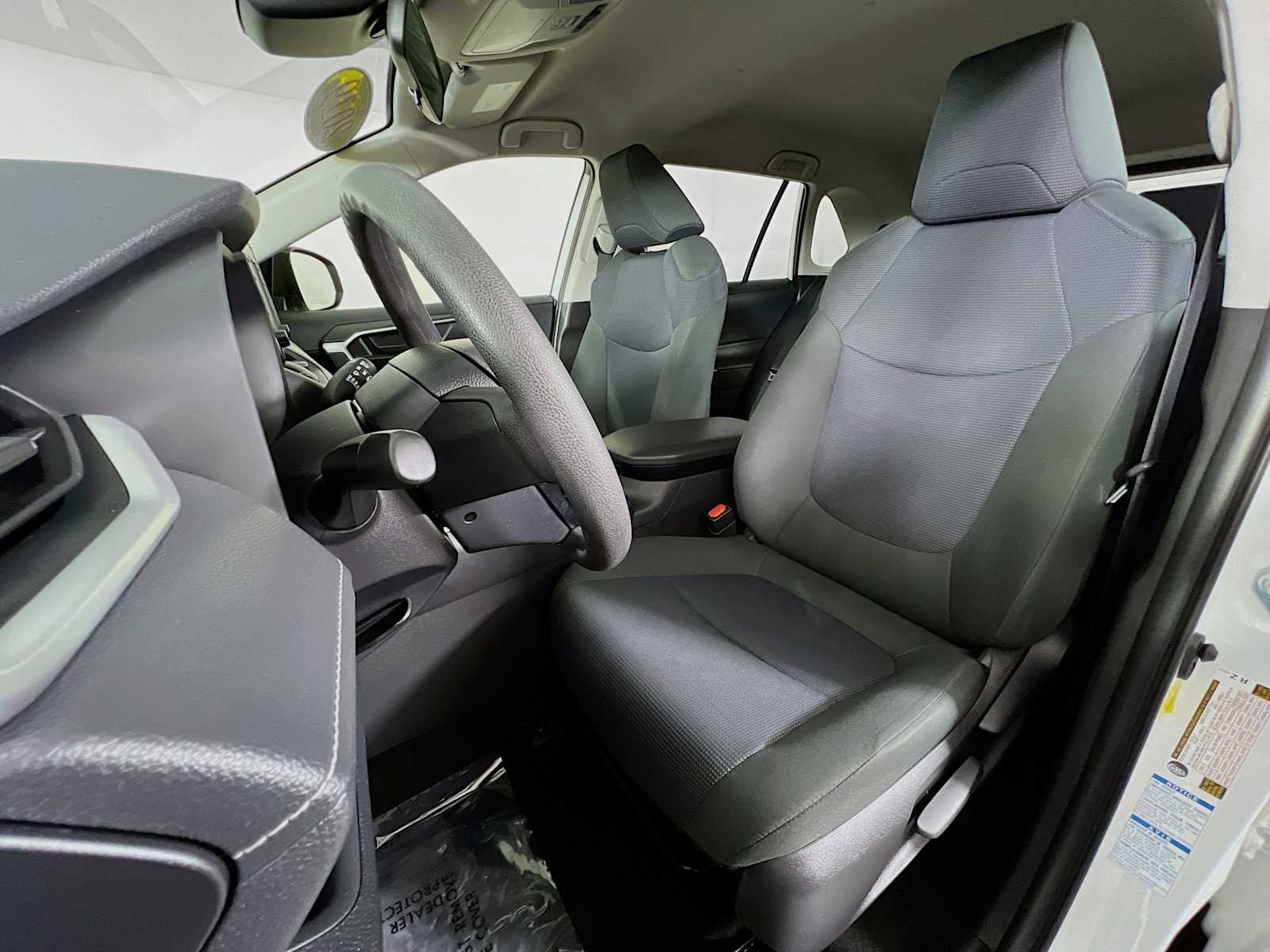 2019 Toyota RAV4 LE - Photo 20