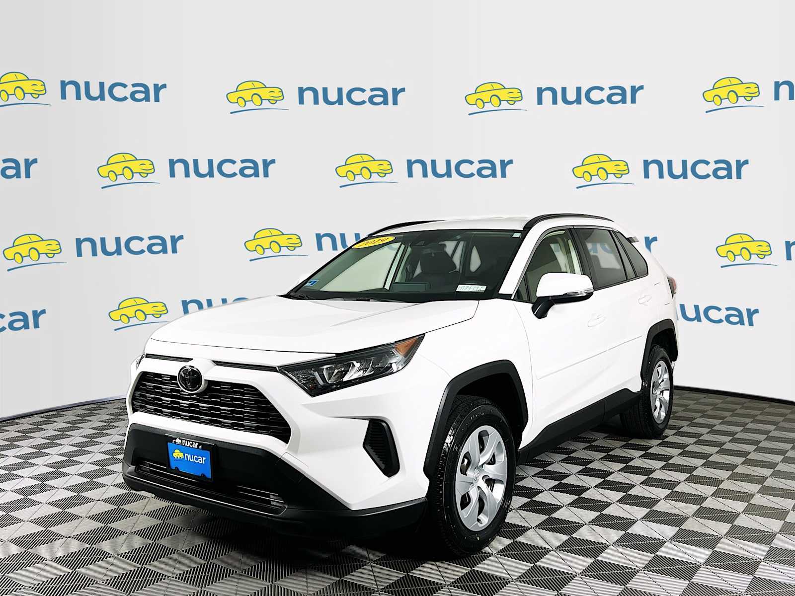 2019 Toyota RAV4 LE - Photo 3