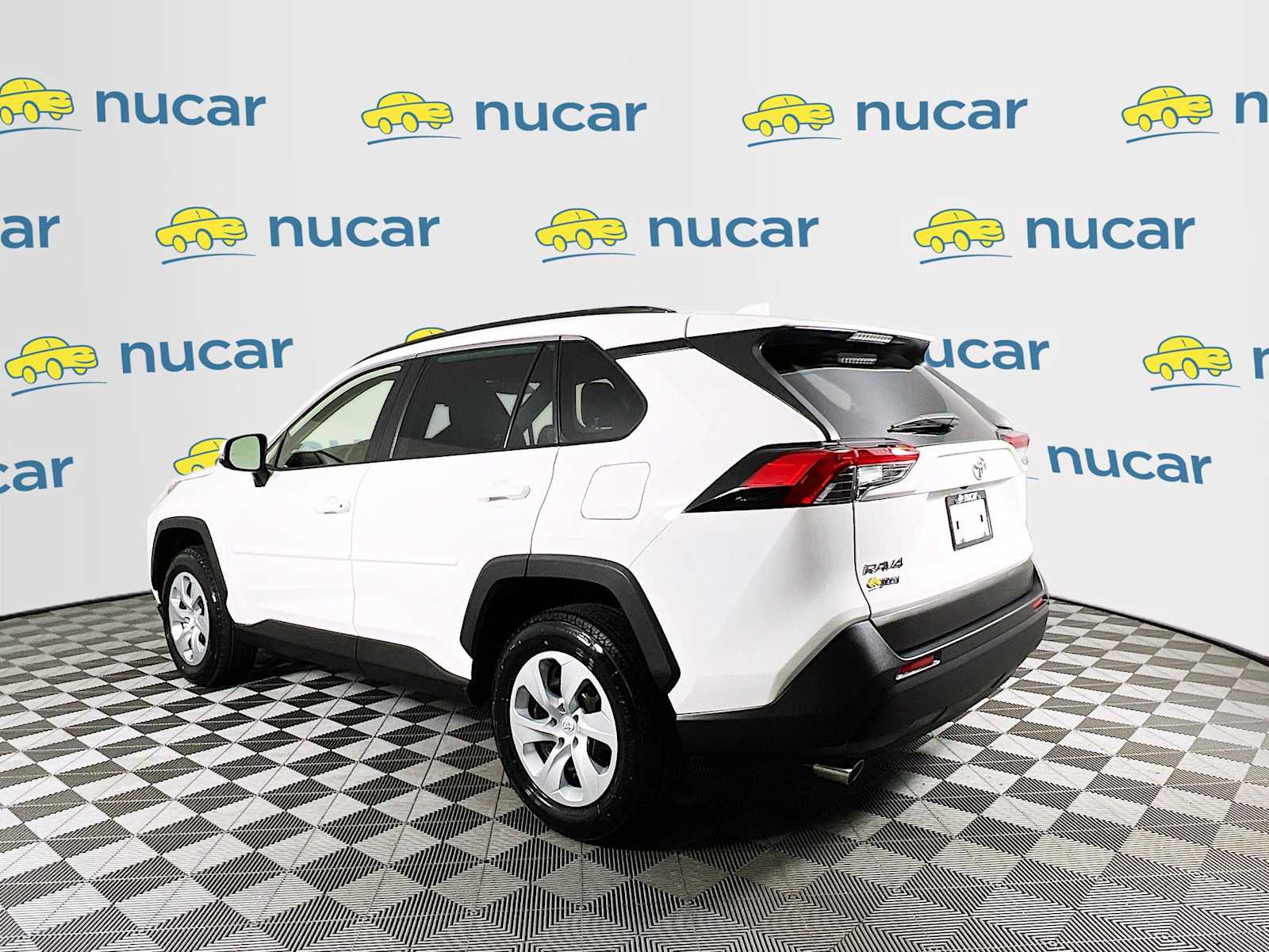 2019 Toyota RAV4 LE - Photo 5