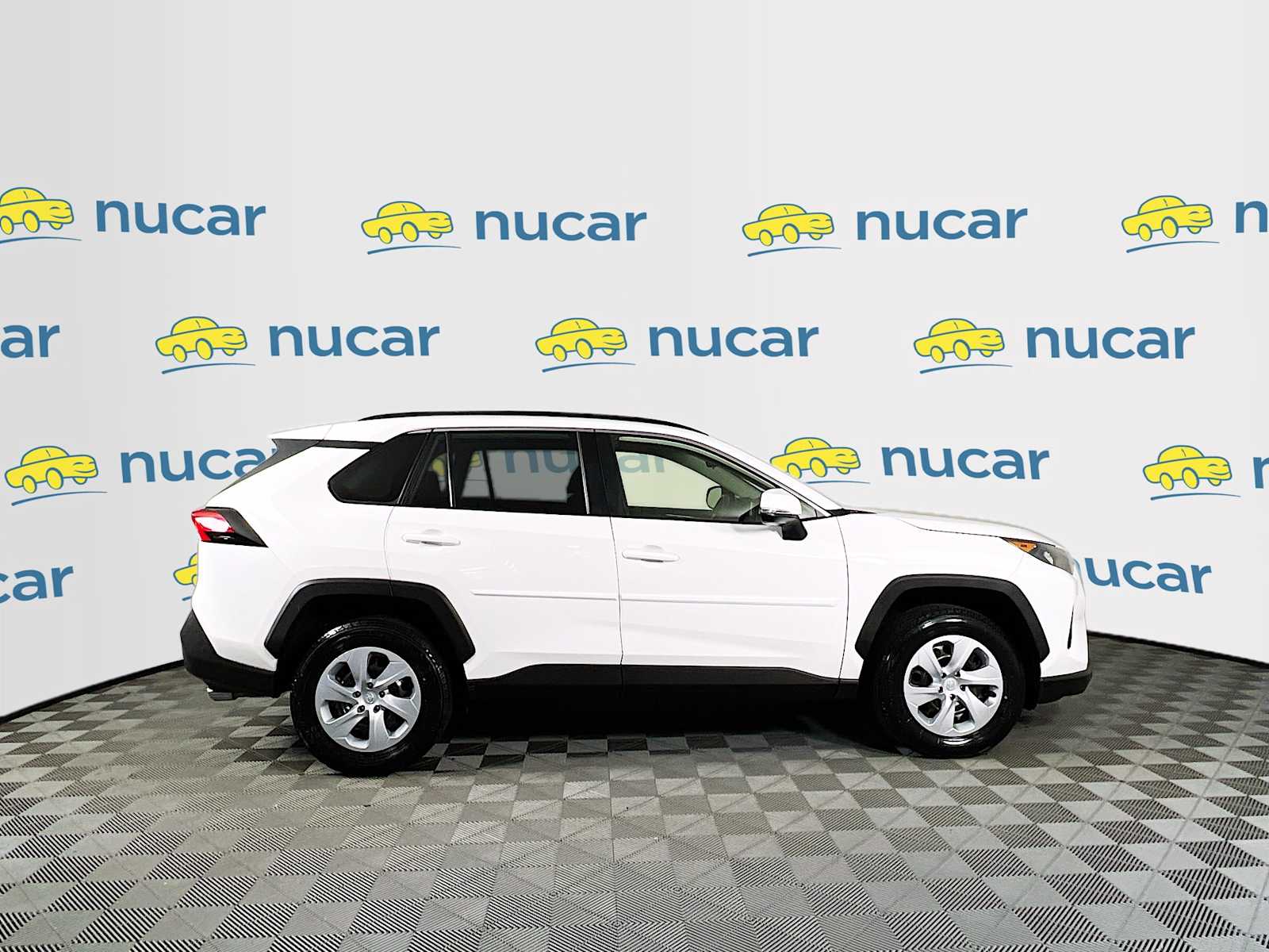 2019 Toyota RAV4 LE - Photo 8