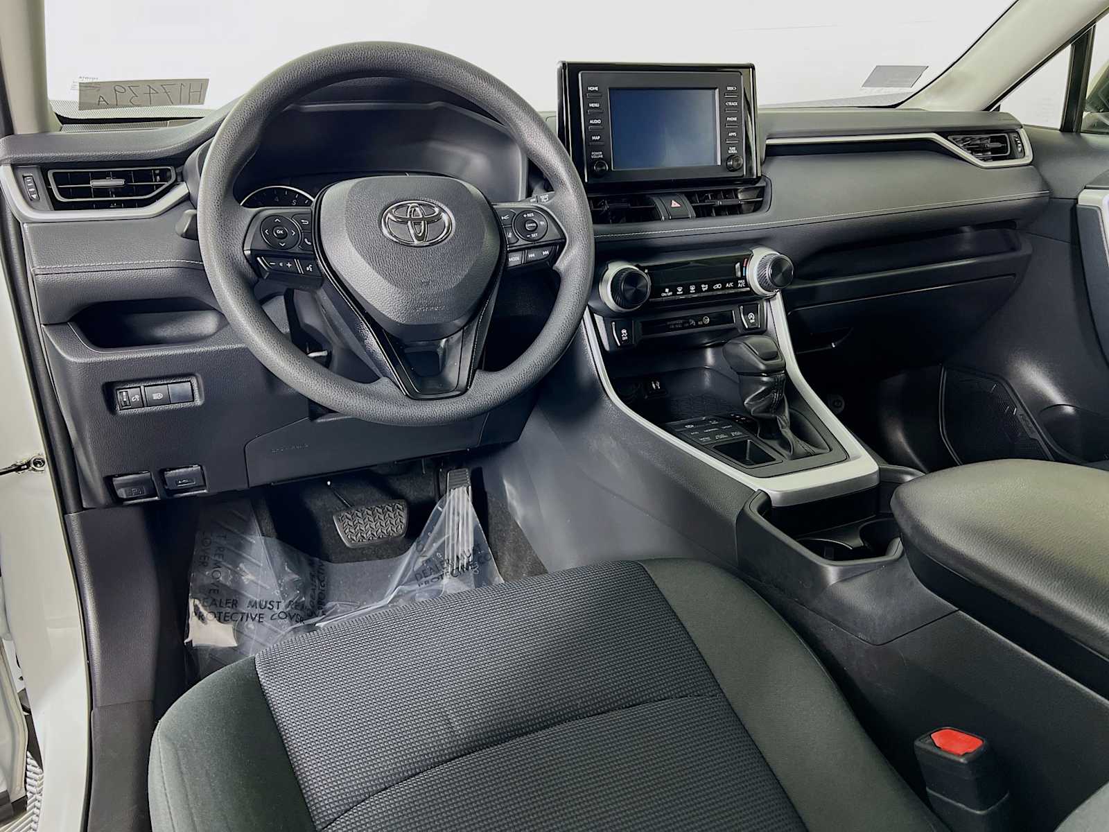 2019 Toyota RAV4 LE - Photo 9