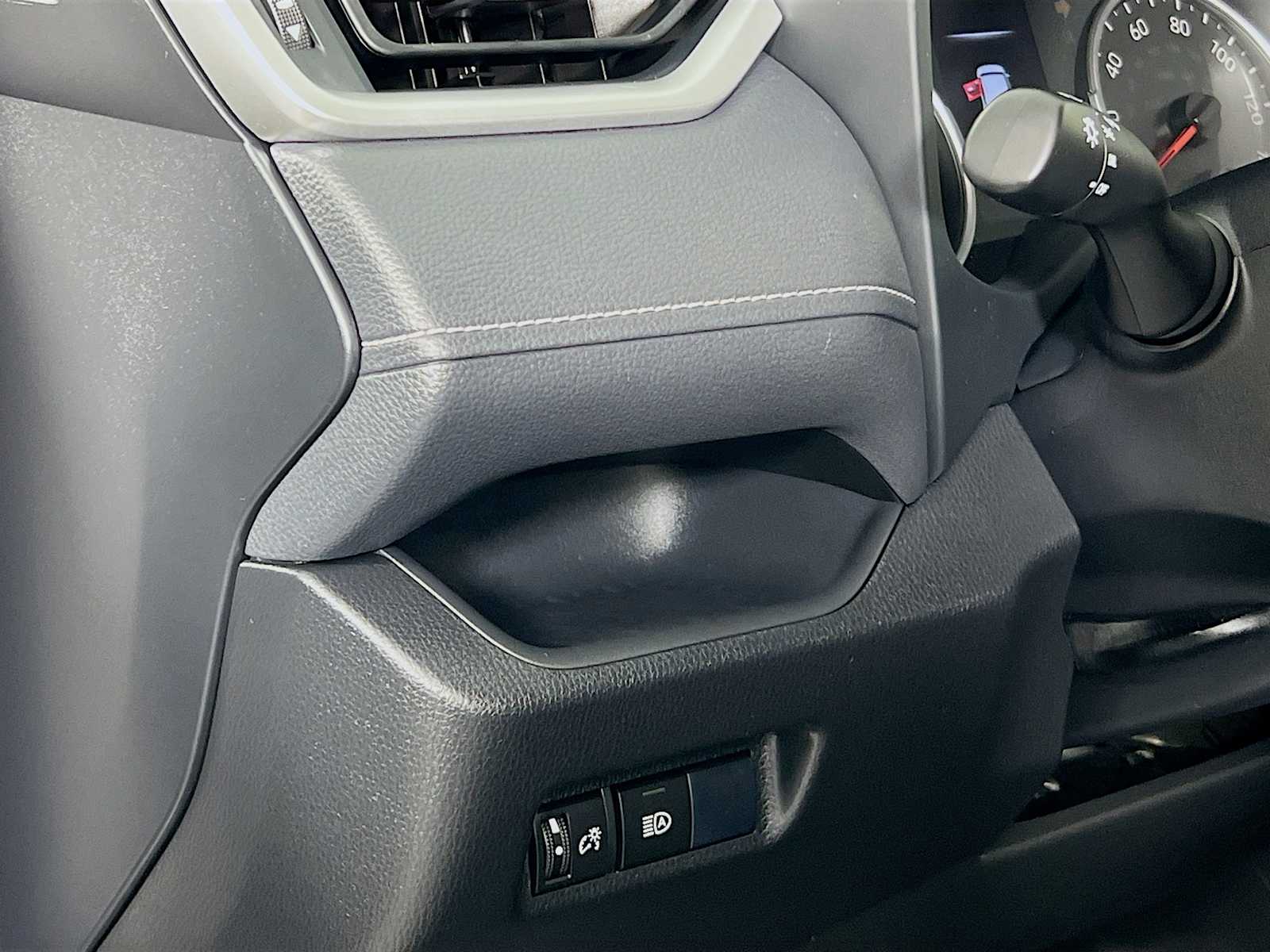 2019 Toyota RAV4 LE - Photo 10