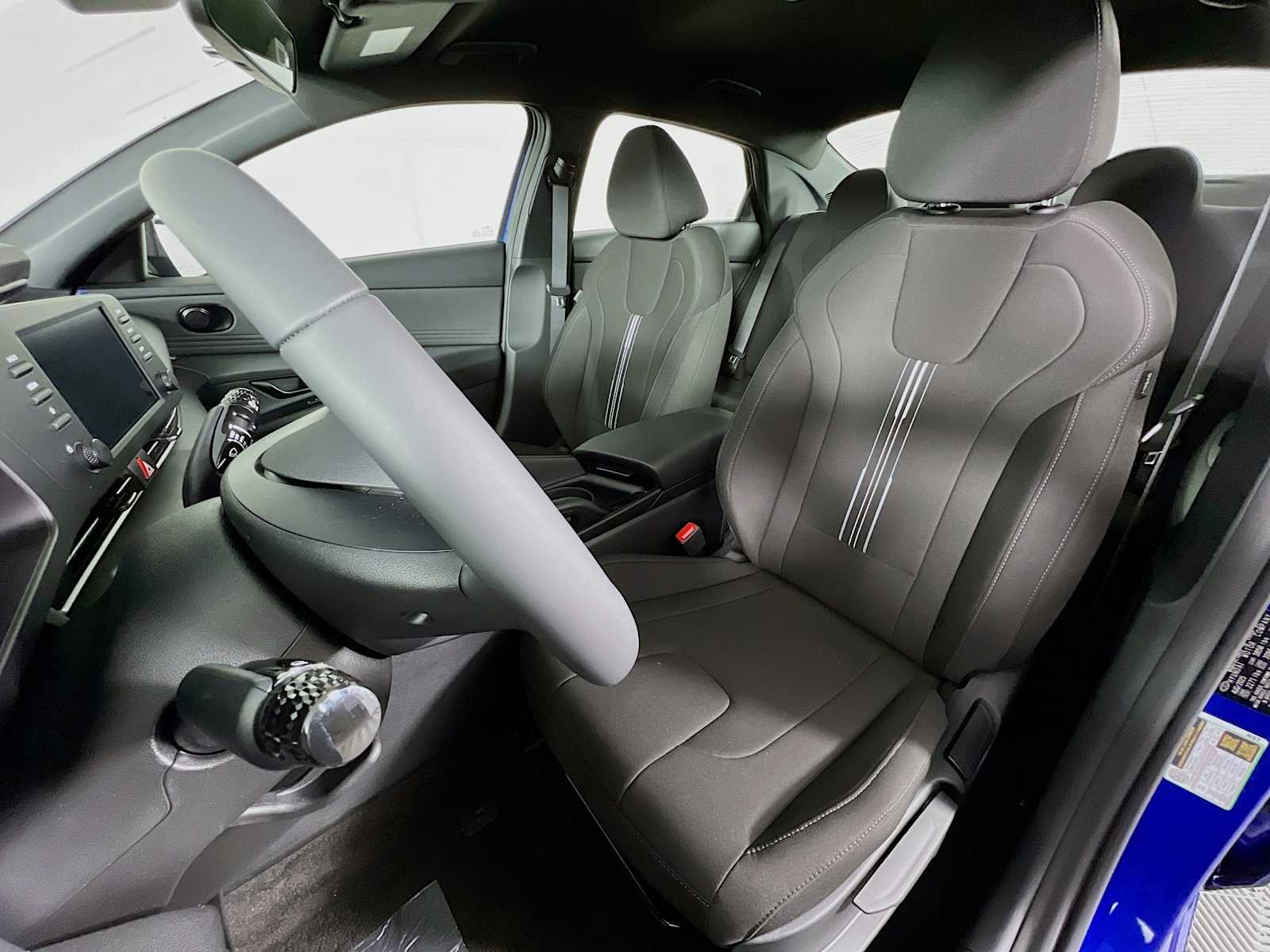 2025 Hyundai Elantra SEL Sport - Photo 12