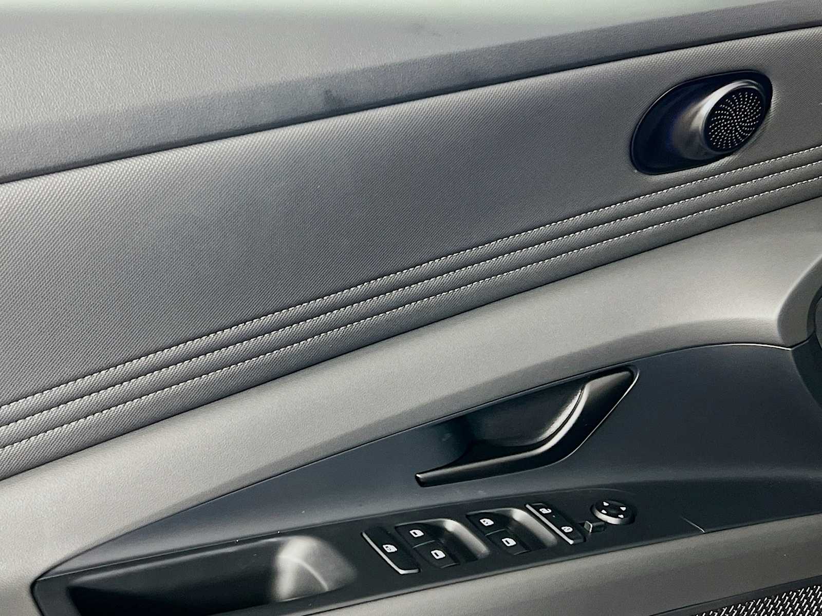 2025 Hyundai Elantra SEL Sport - Photo 15