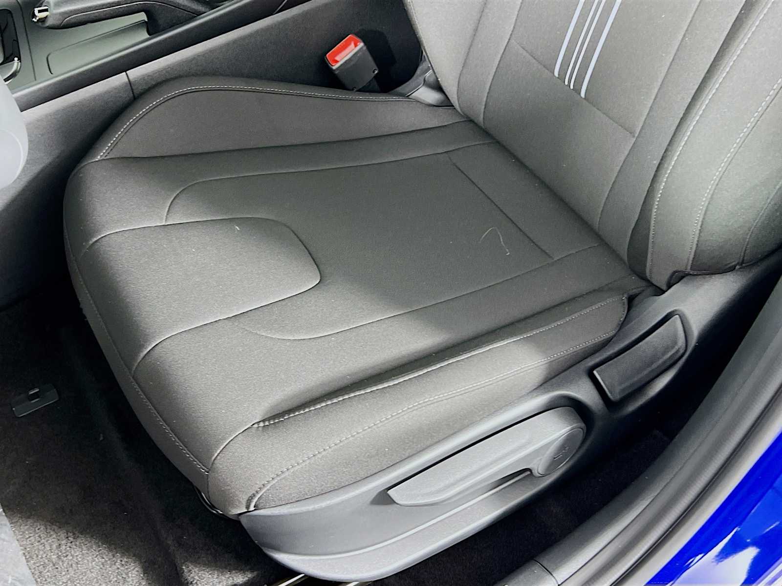 2025 Hyundai Elantra SEL Sport - Photo 16
