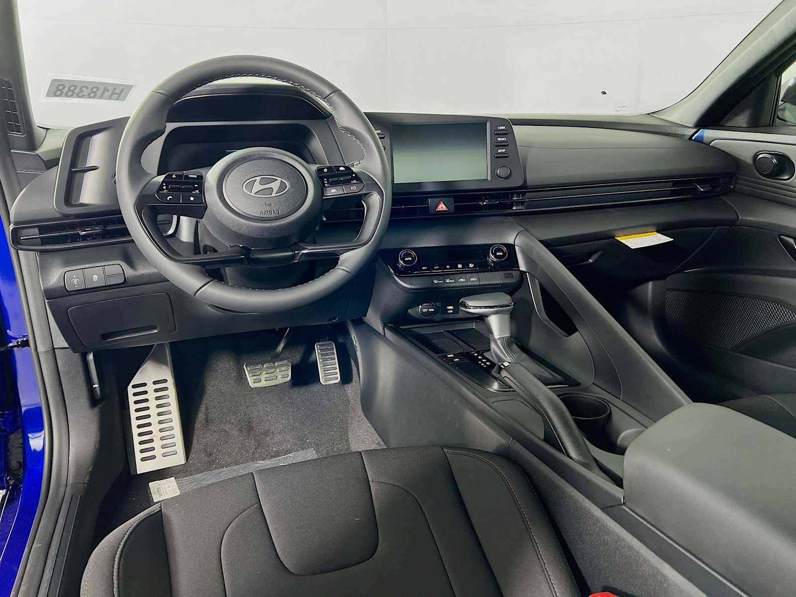 2025 Hyundai Elantra SEL Sport - Photo 6