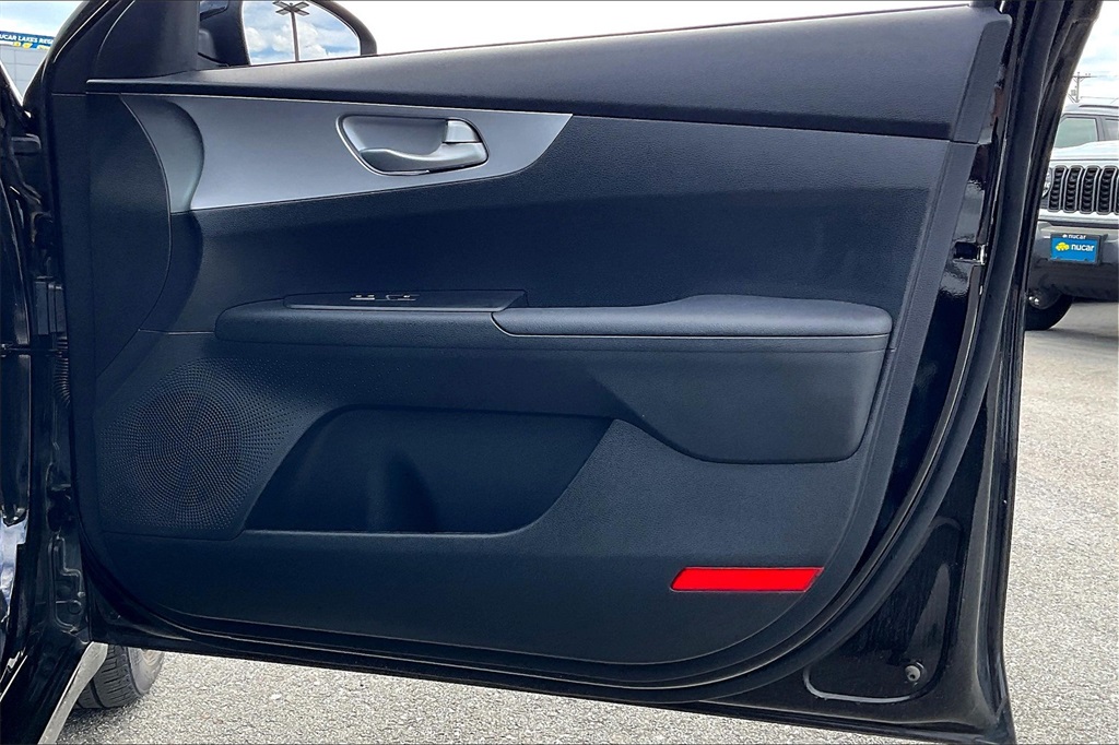2022 Kia Forte LXS - Photo 11