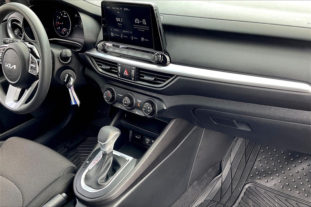 2022 Kia Forte LXS - Photo 13