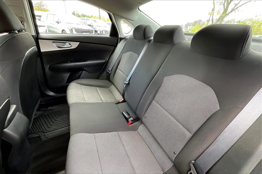 2022 Kia Forte LXS - Photo 14