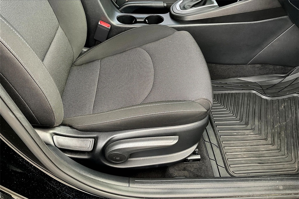 2022 Kia Forte LXS - Photo 32