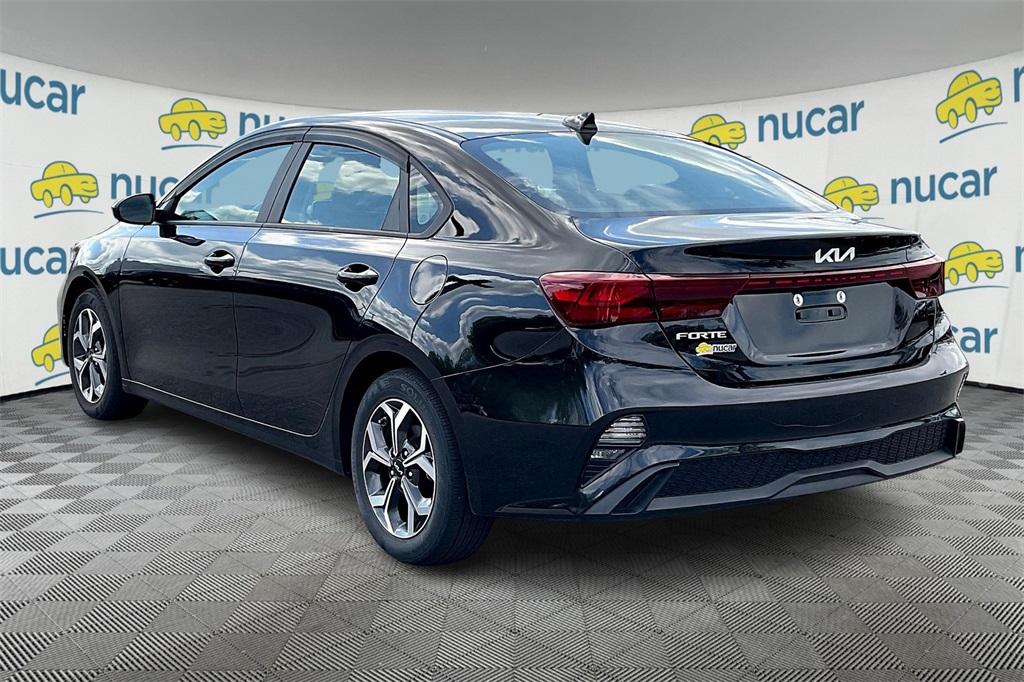 2022 Kia Forte LXS - Photo 4